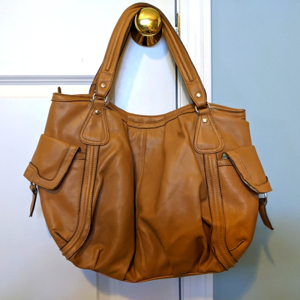 Woman's tan satchel, great casual style!